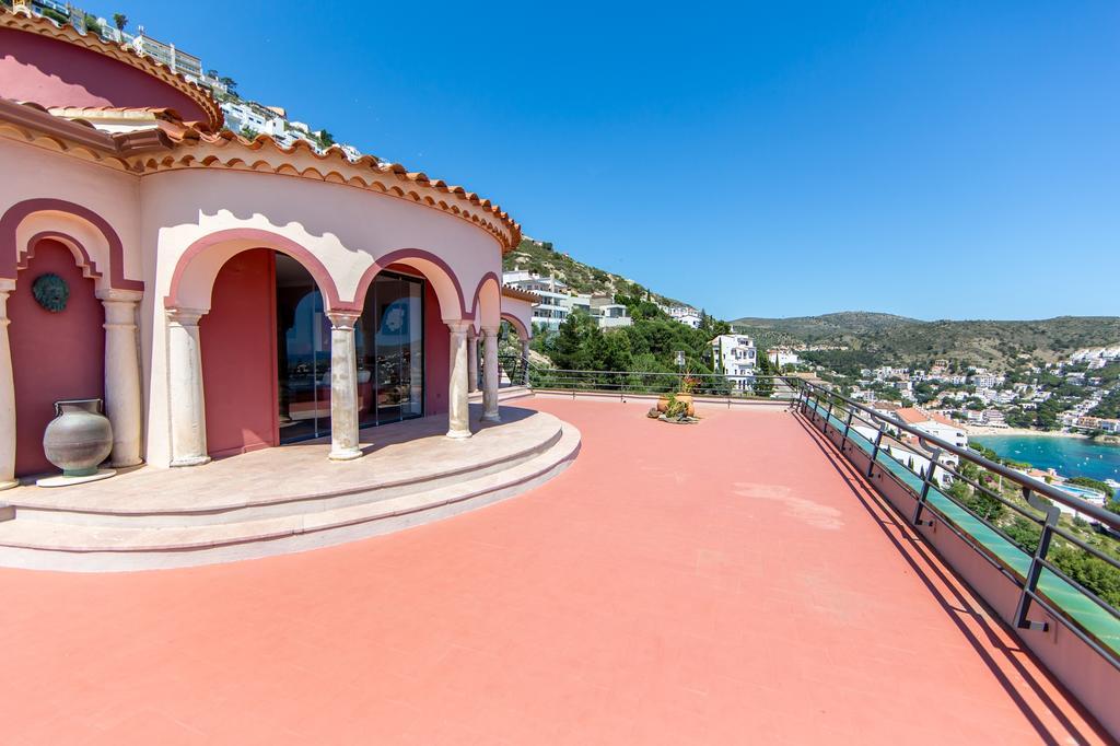 Villa Escapade Roses Exterior photo