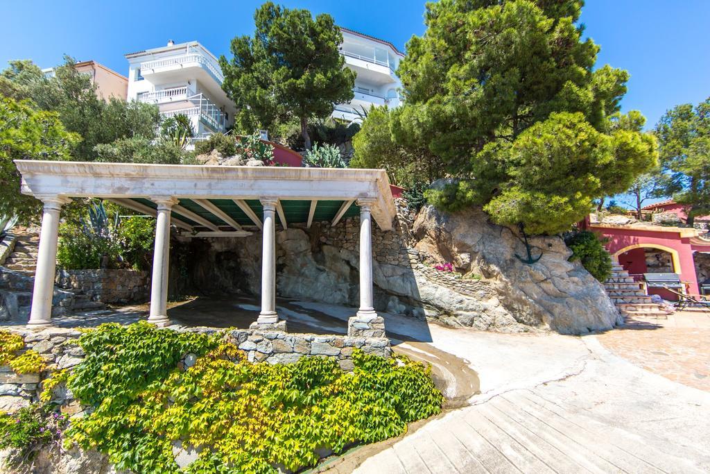 Villa Escapade Roses Exterior photo