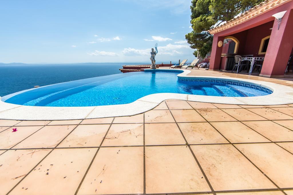 Villa Escapade Roses Exterior photo