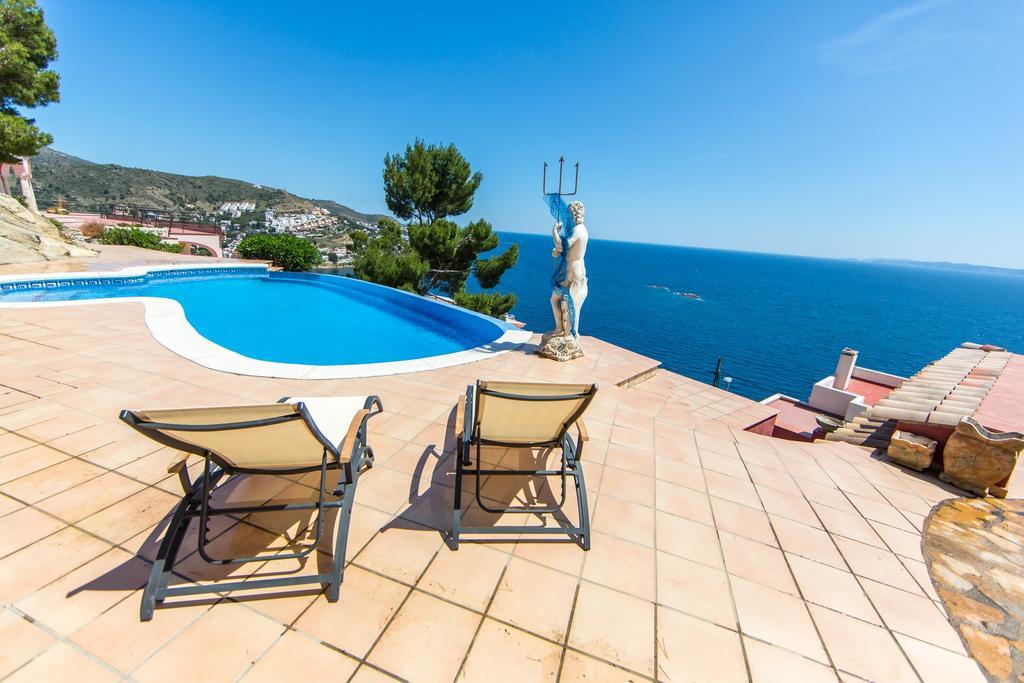 Villa Escapade Roses Exterior photo