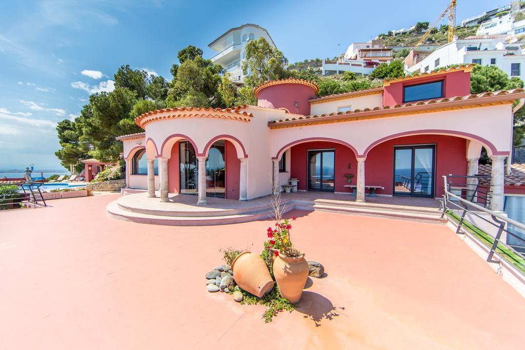 Villa Escapade Roses Exterior photo