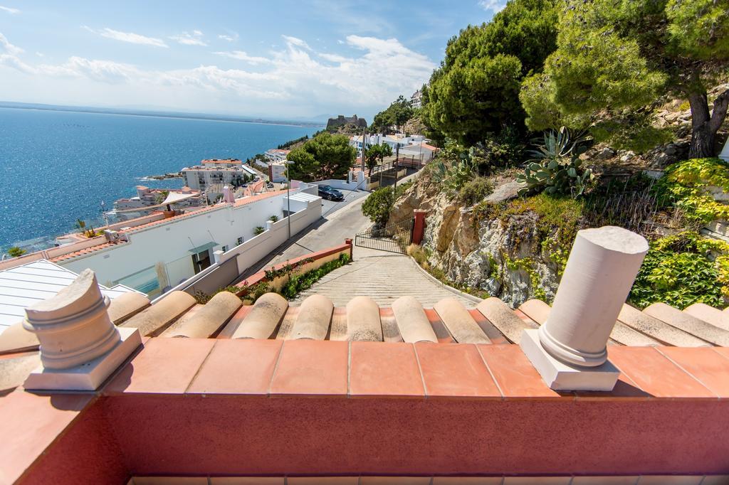 Villa Escapade Roses Exterior photo