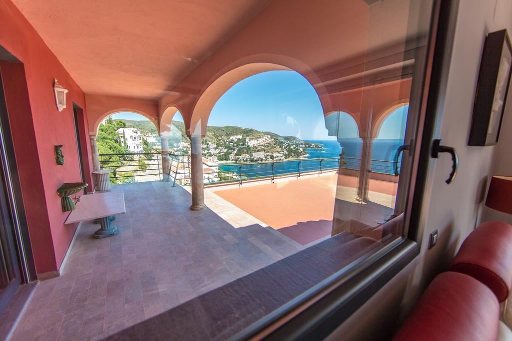 Villa Escapade Roses Exterior photo