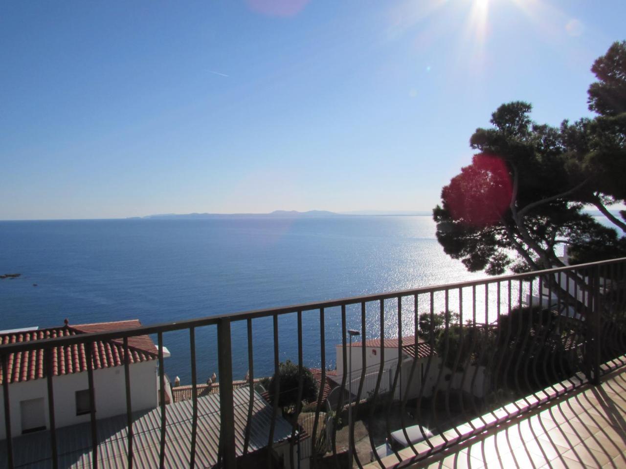 Villa Escapade Roses Exterior photo